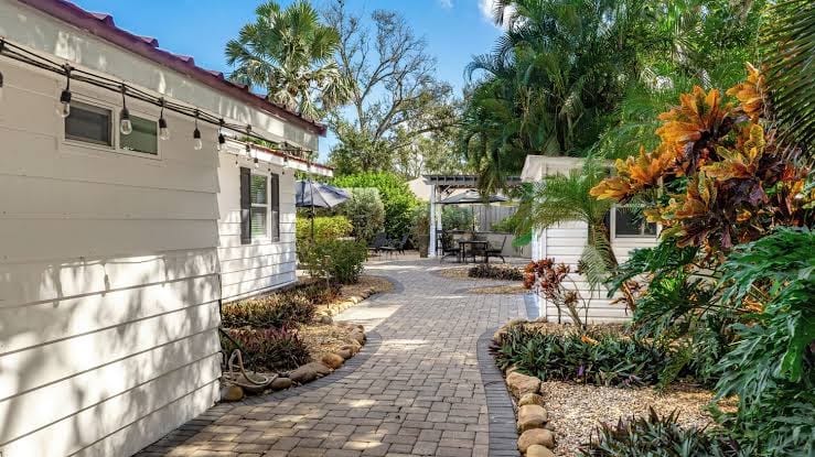 Inviting 2-Bed Sarasota Retreat, golf course view - One-Bedroom Apartment