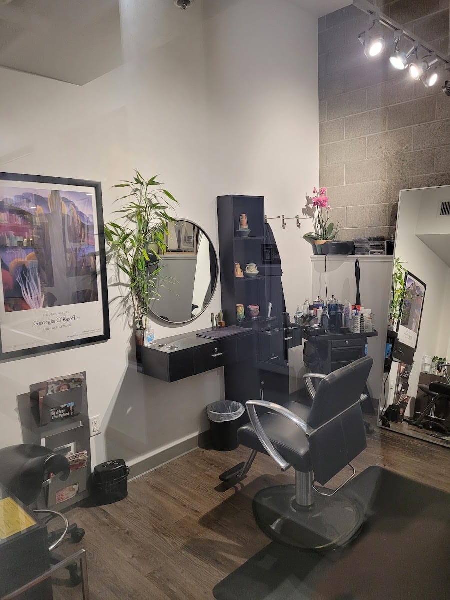 Salon Village