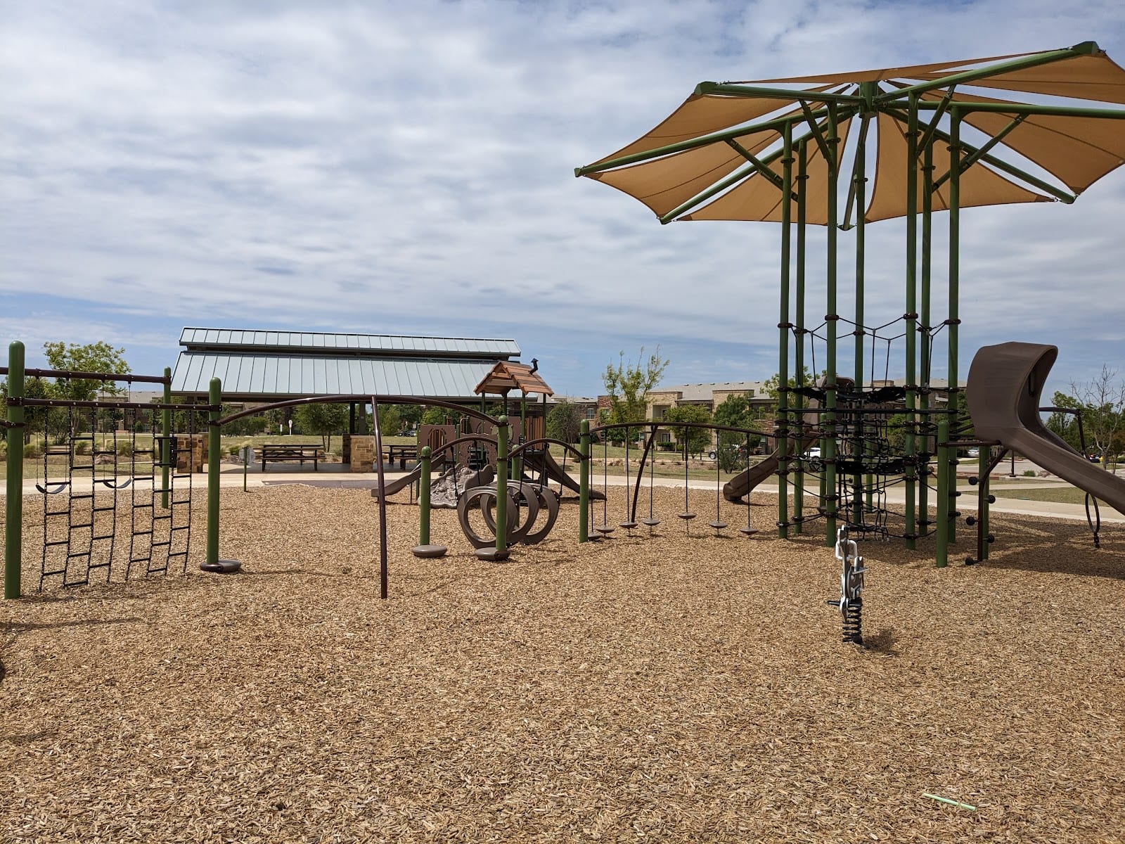 Outdoor public Gym and kids playground, photo 2