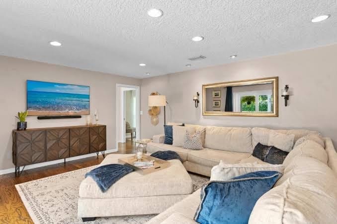 Saltwater Sun Pool / Fire Pit / Family Arcade - Four-Bedroom House