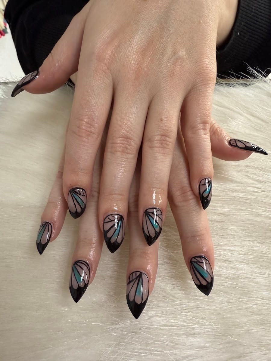 L V Nails
