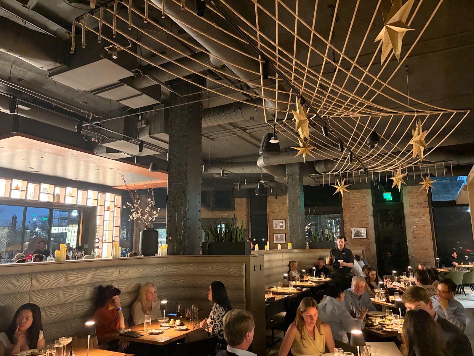 Aker Restaurant & Lounge