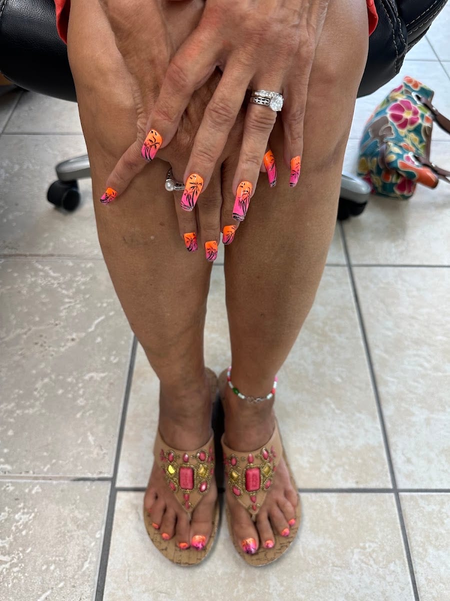 Hollywood Nails Spa