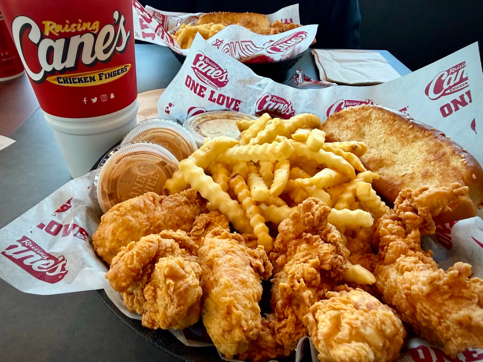 Raising Cane's Chicken Fingers, photo 4