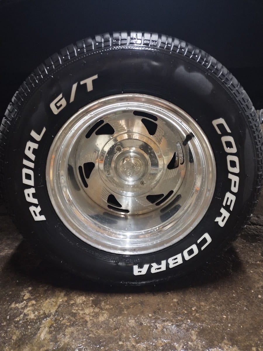 Express Tire "El Rojo"