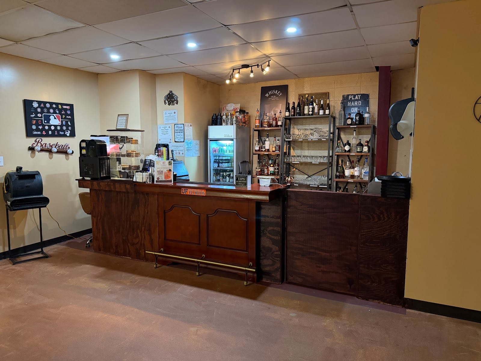 The Gentlemen’s Corner Cigar Lounge & Bar, photo 4