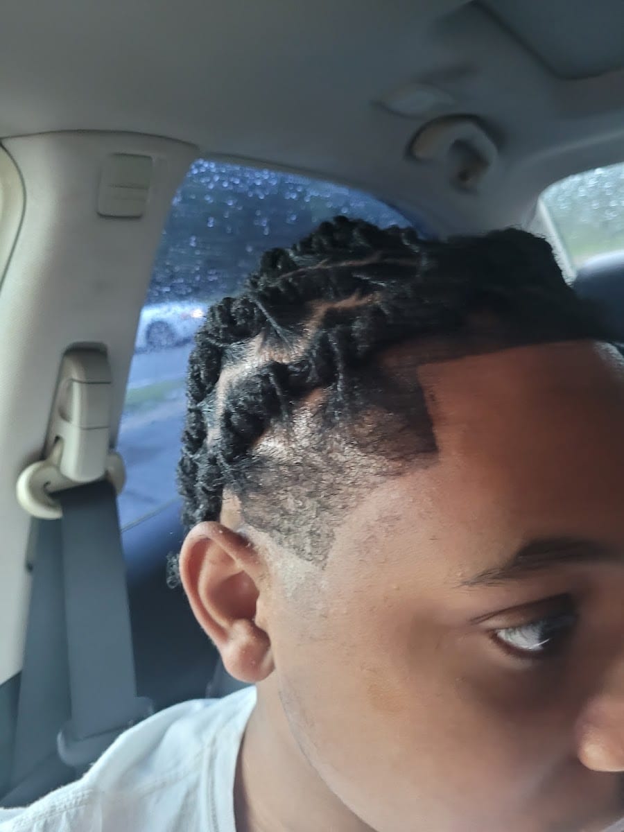 Tee's Cuts & Style