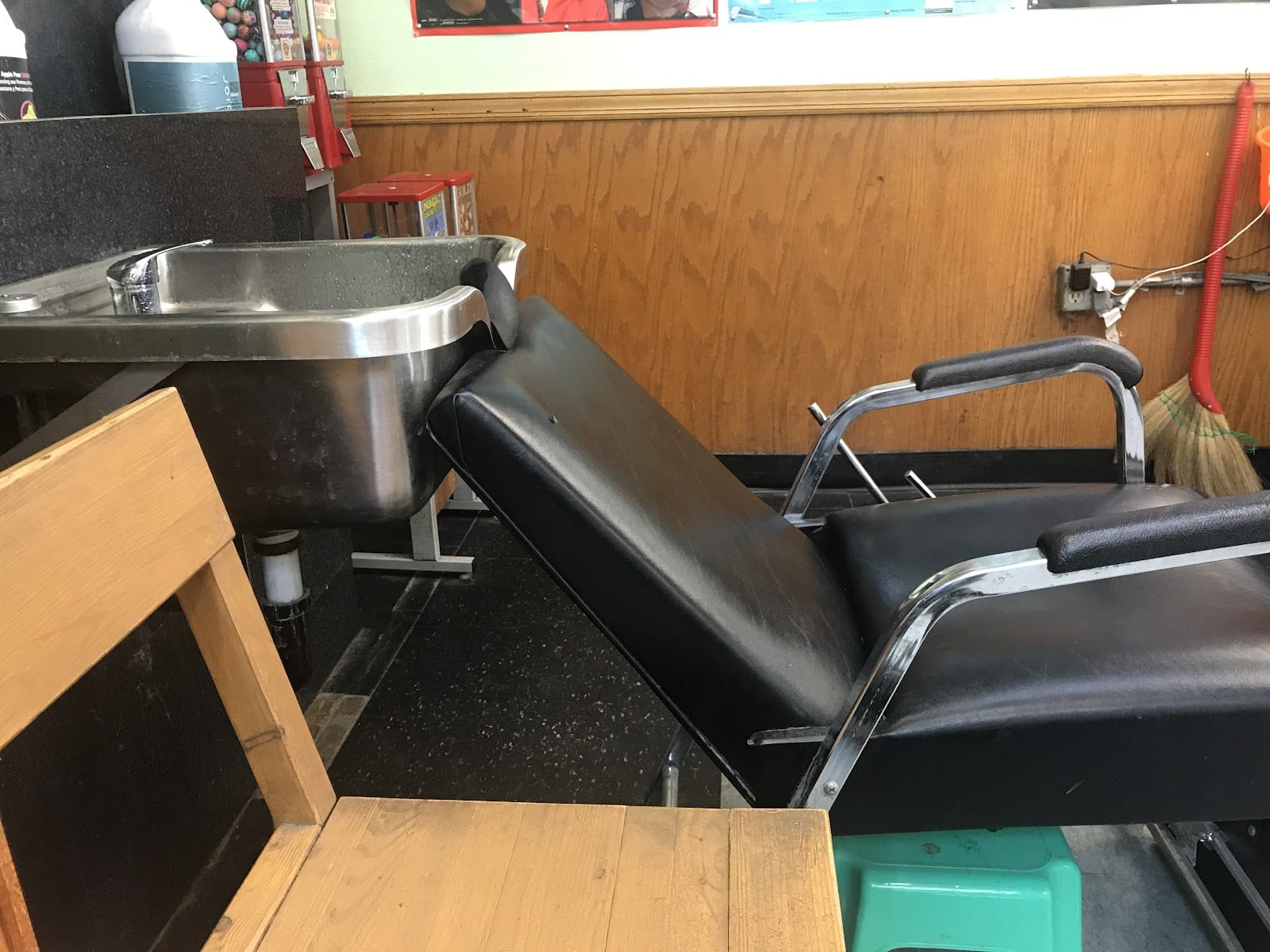 Twin Peaks Barber Shop, photo 3