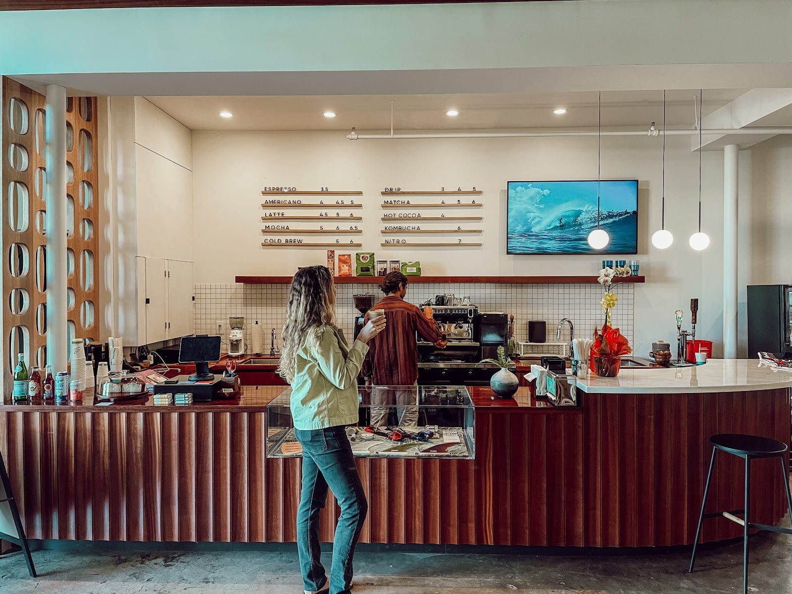 Bizia Surf and Coffee Bar