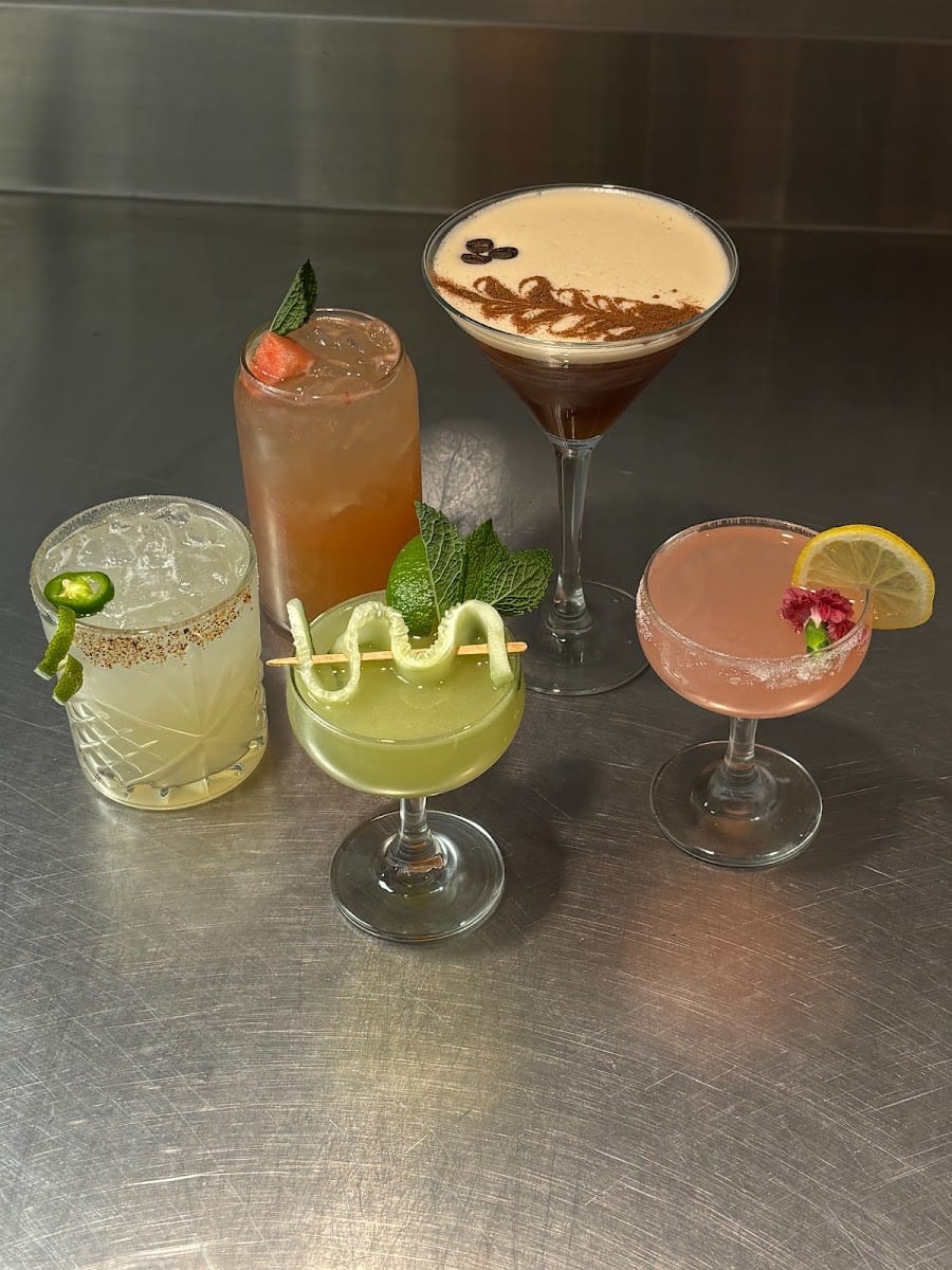 F The Bar, photo 3