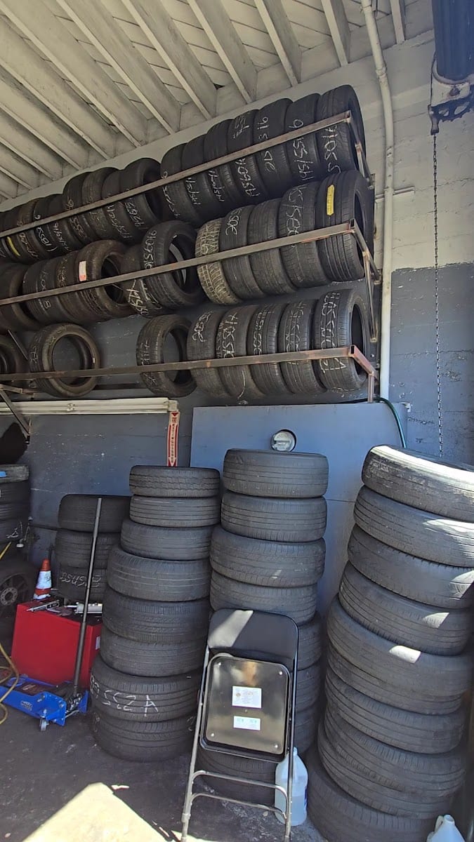 LEICA SOMA Tire & Auto Repair, photo 3