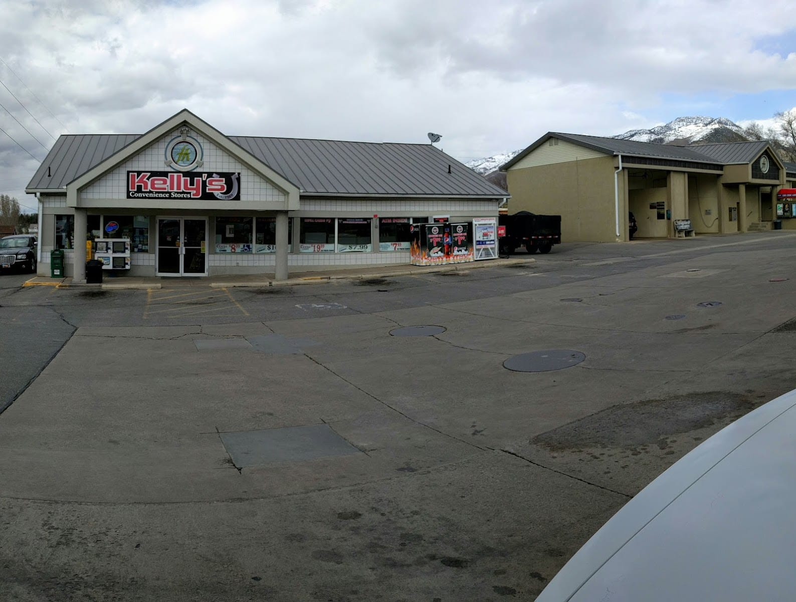 Kelly's Foothill Mart