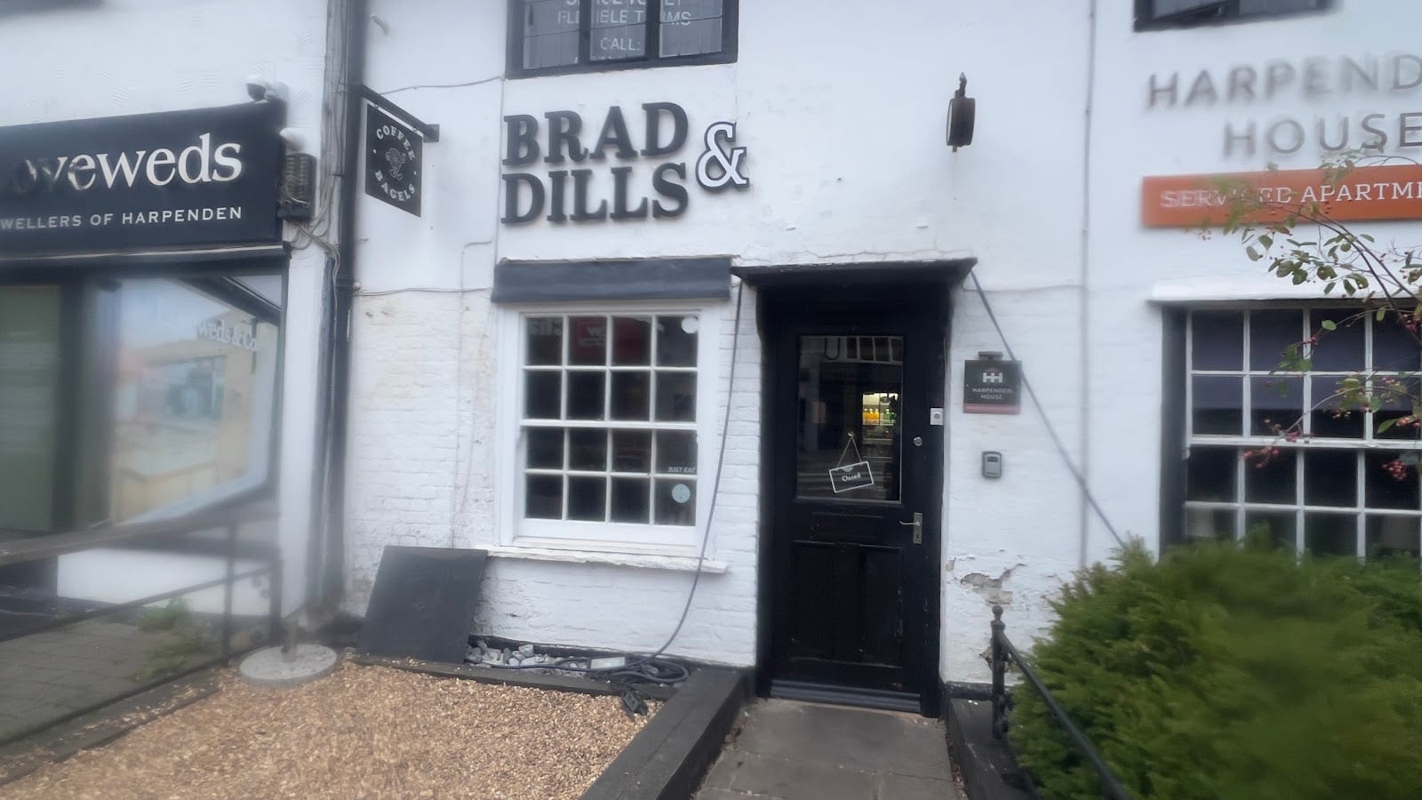 Brad & Dills, photo 3