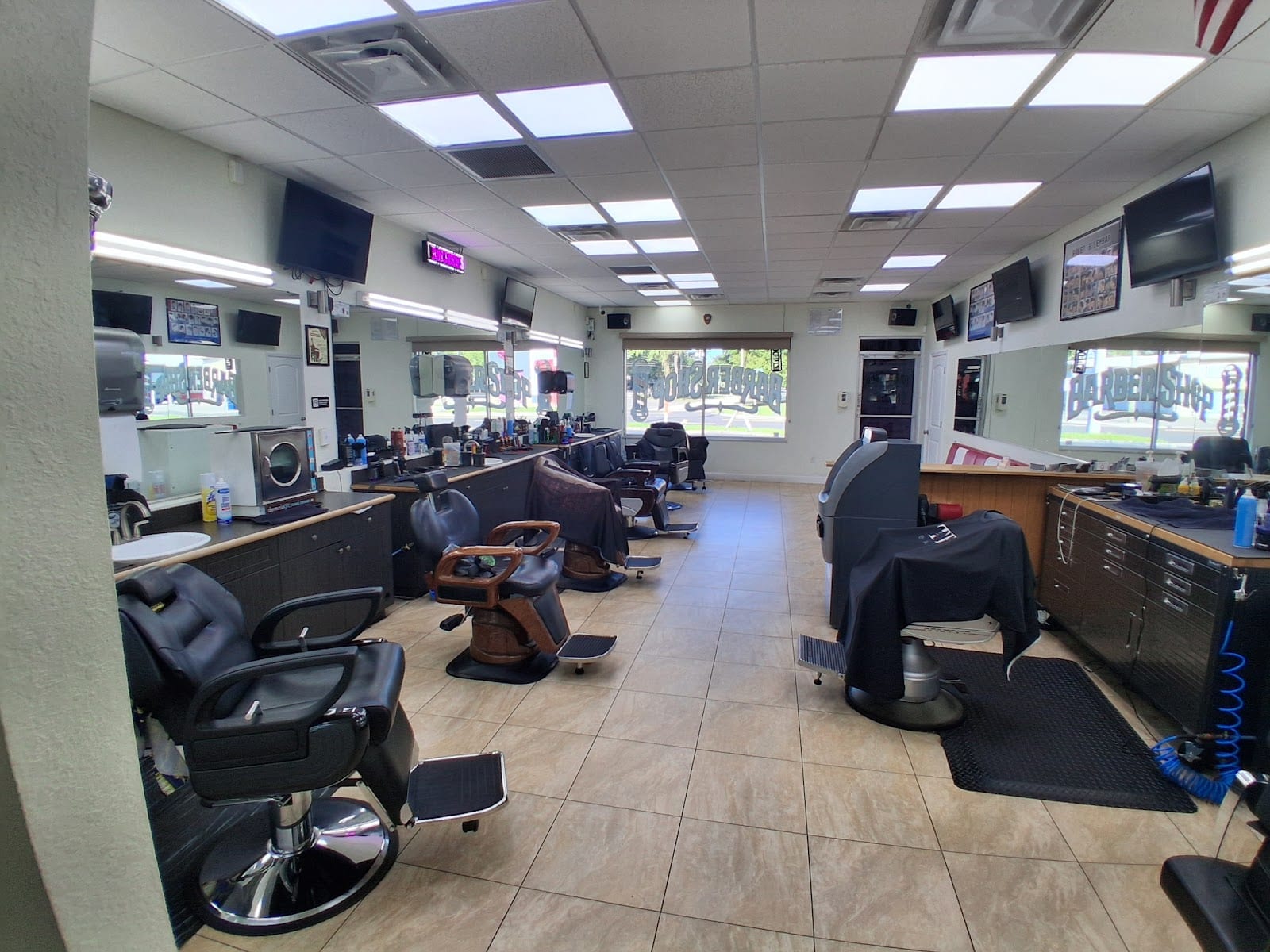 El Moises Barber Shop
