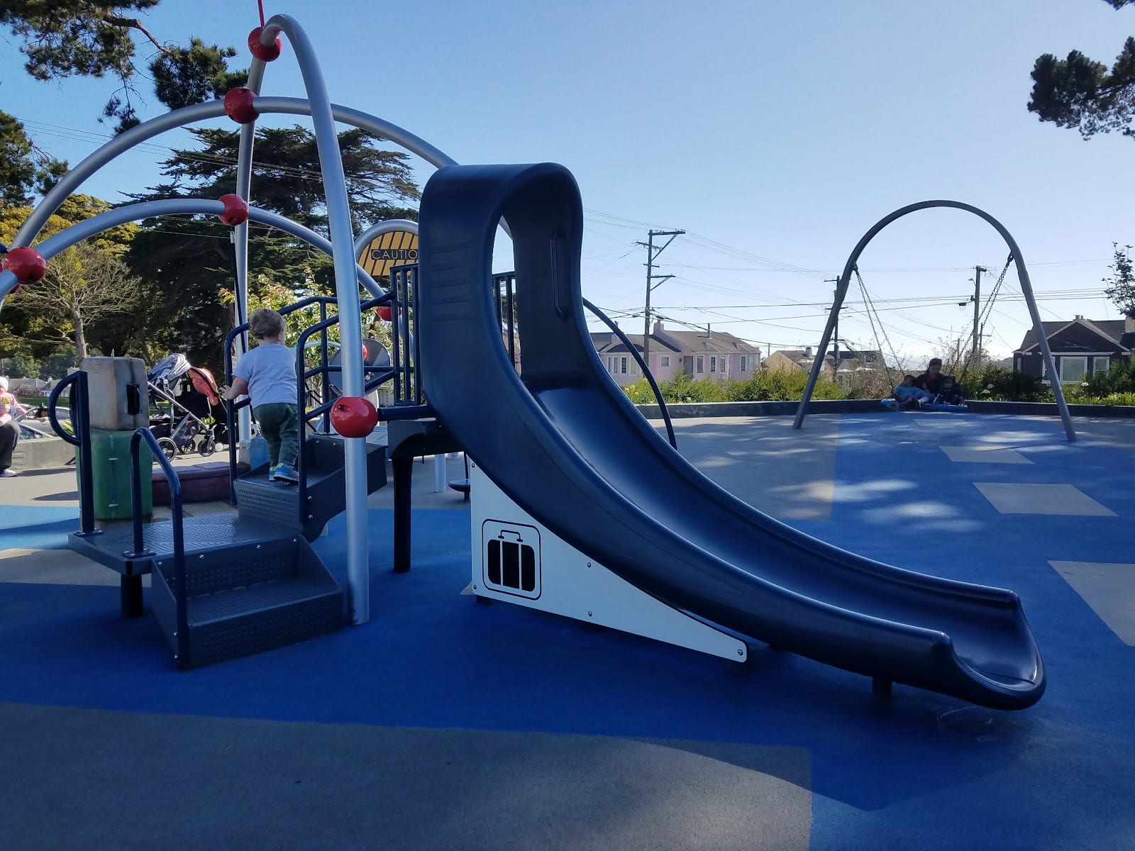 Larsen Playground, photo 3