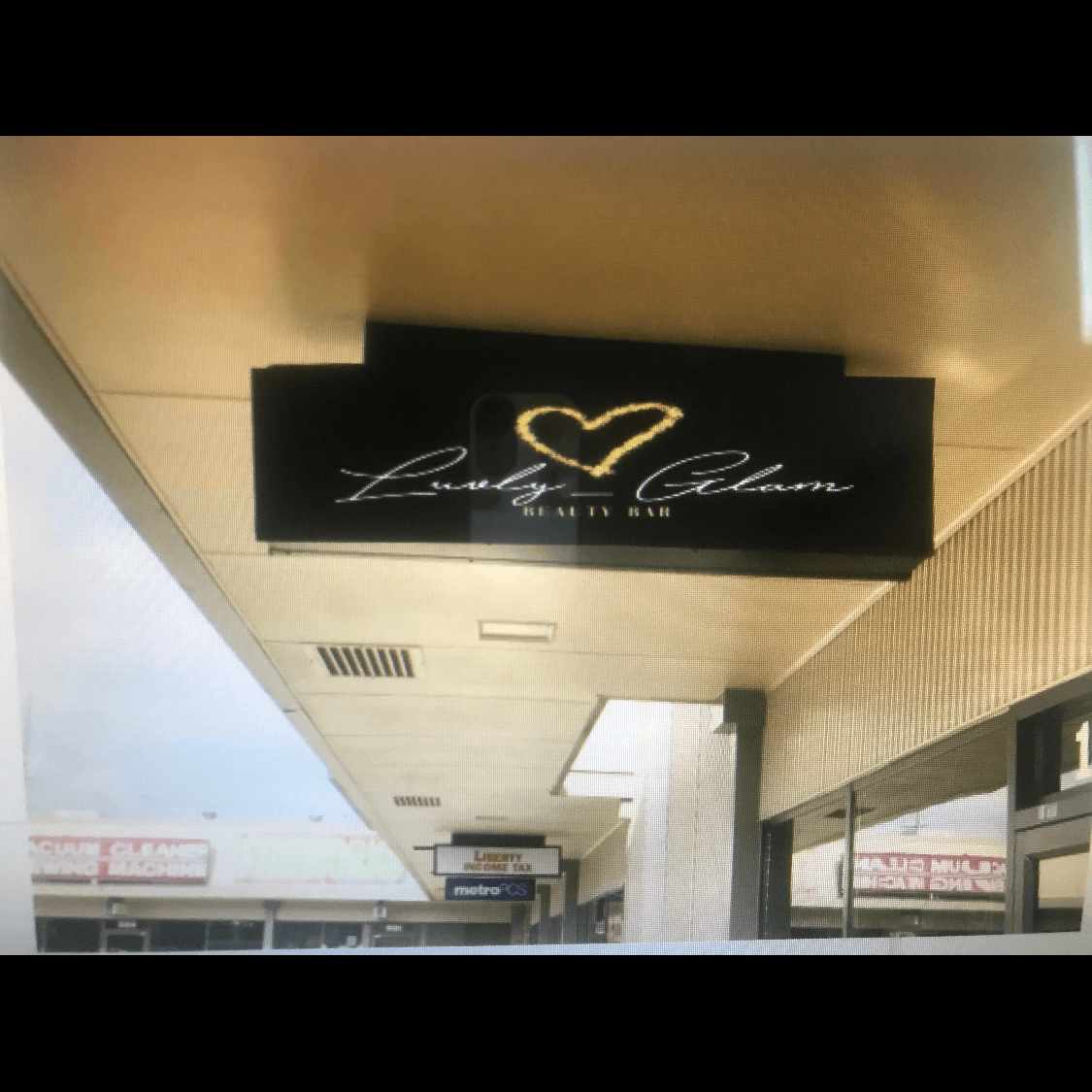 Lovely Glam Beauty Bar, photo 3