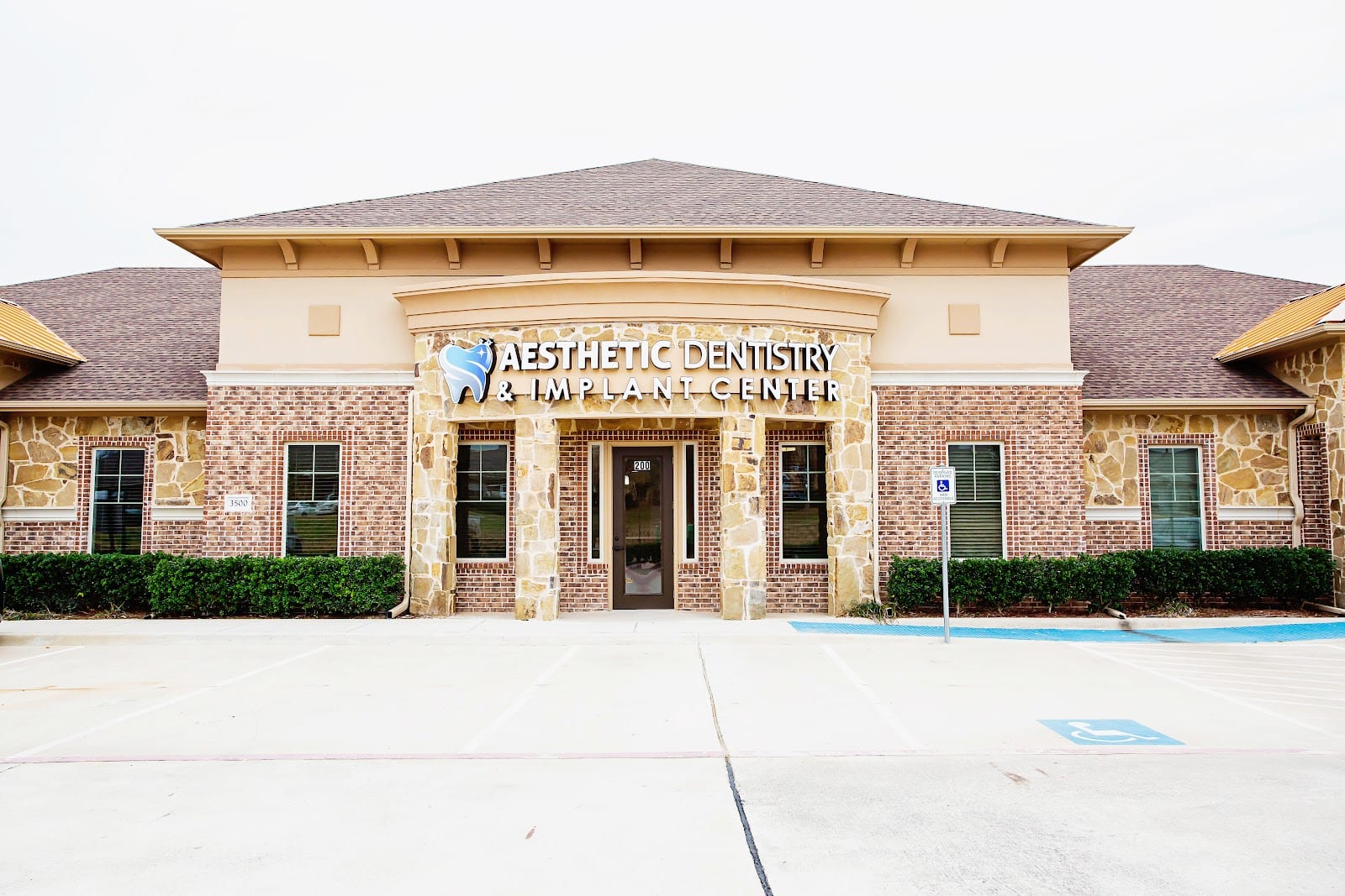 Aesthetic Dentistry & Implant Center
