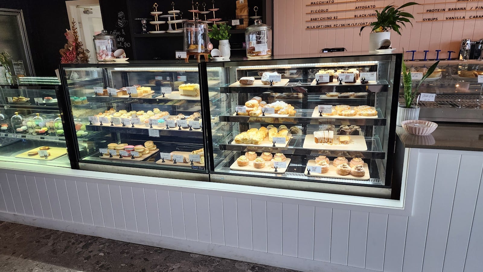 Sprinkles and Love Cake Emporium, photo 2