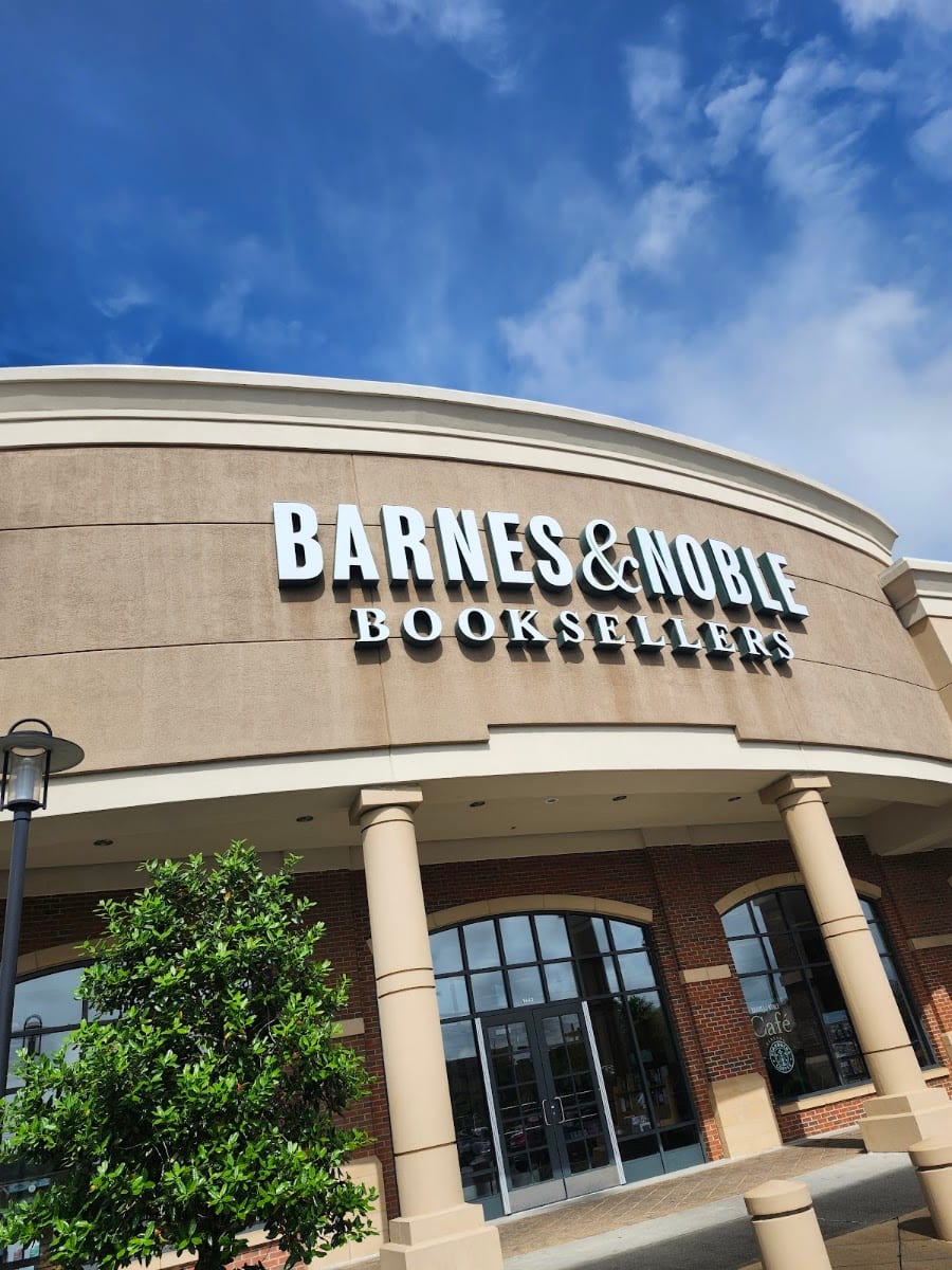Barnes & Noble, photo 2