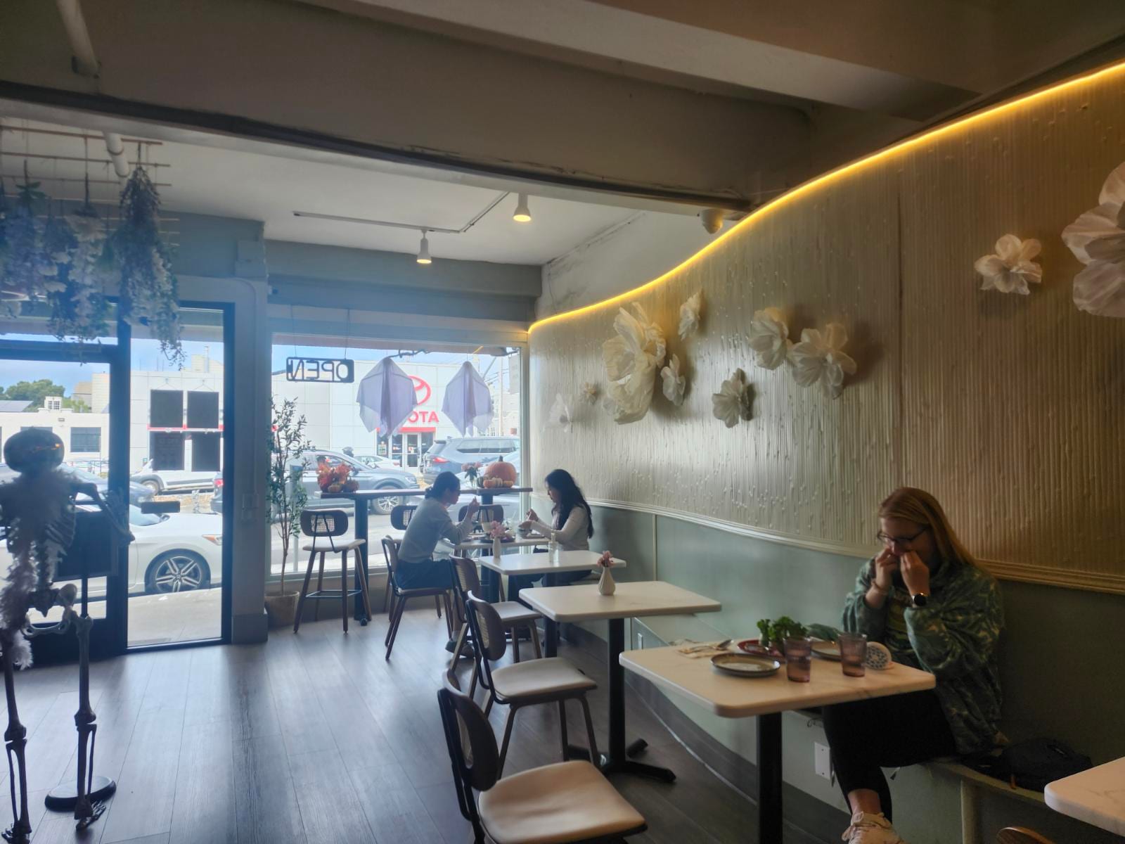 Khob Khun Thai cuisine & breakfast