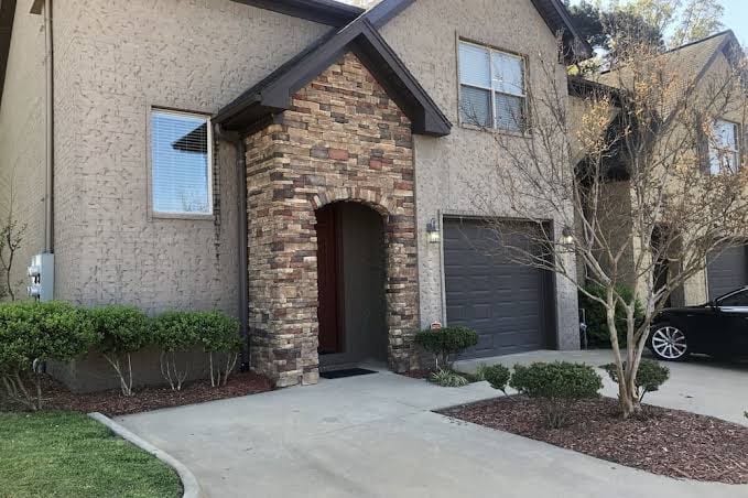 Beautiful Townhome Close To EVERYTHING (Pool Table /Arcade)