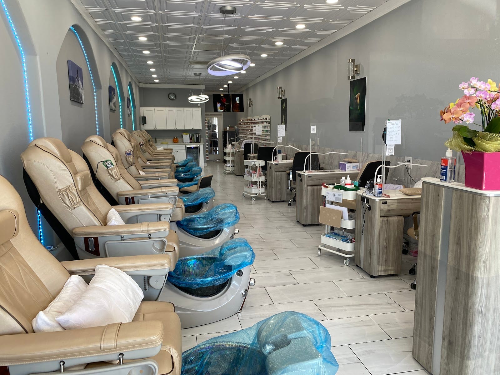 Aulani Nail Spa & Lash