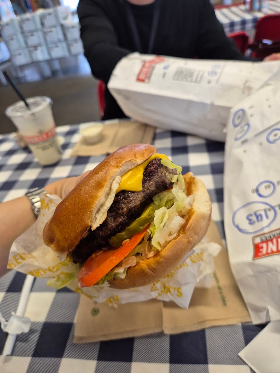 Mighty Fine Burgers University Oaks, photo 4