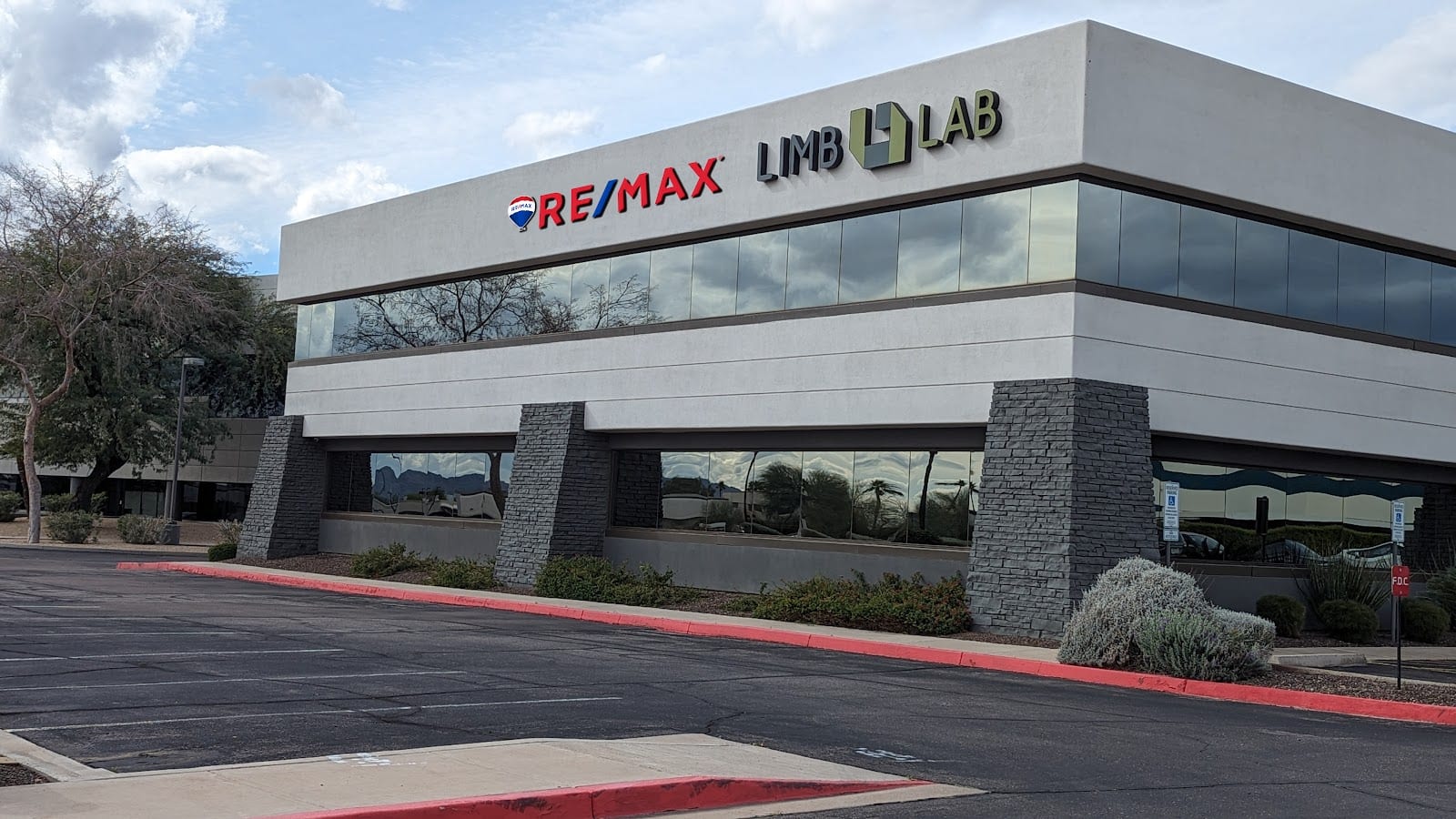 RE/MAX Excalibur Real Estate, photo 2