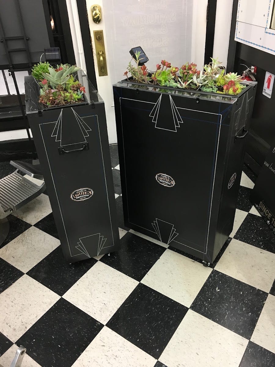 Louie's Barbershop SF, photo 2