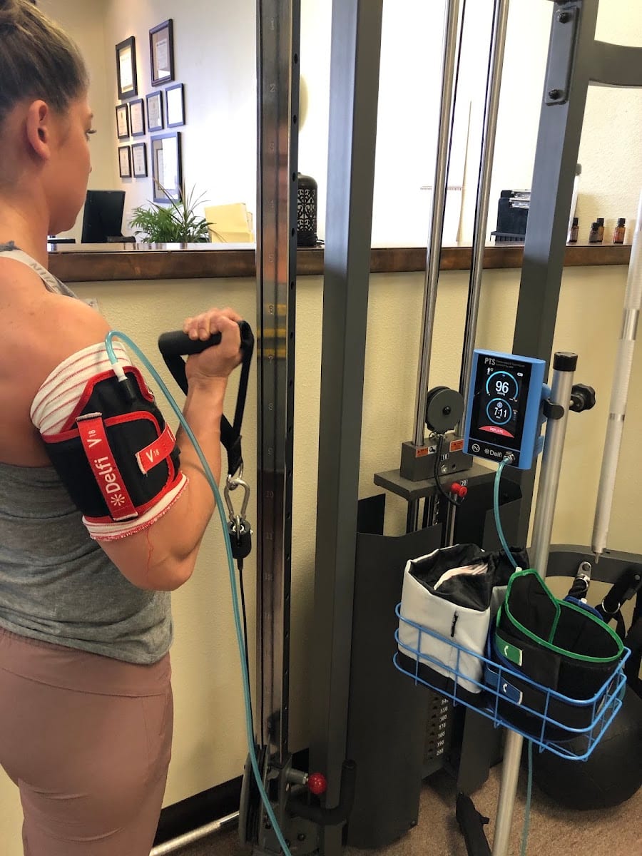 307 Physical Therapy, photo 3