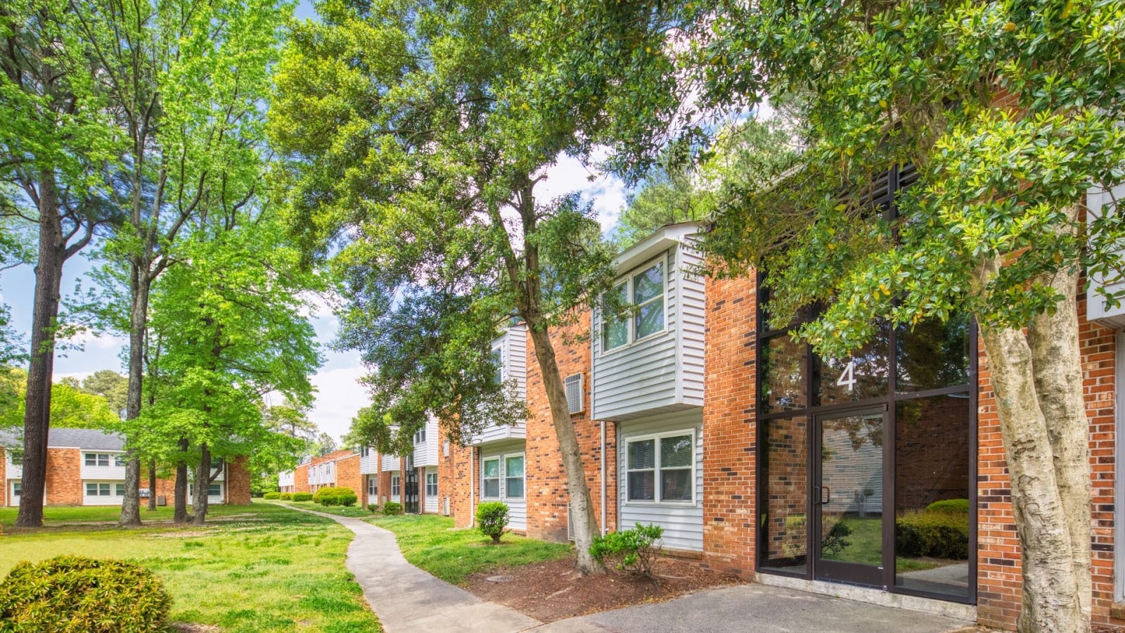 Pinewood Apartment Homes, photo 3