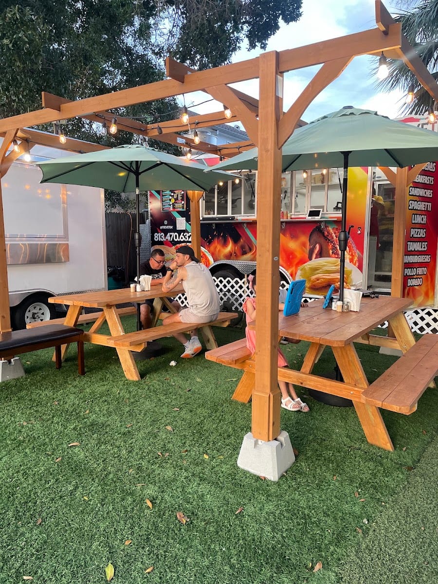 The Food Trucks Plaza, photo 3