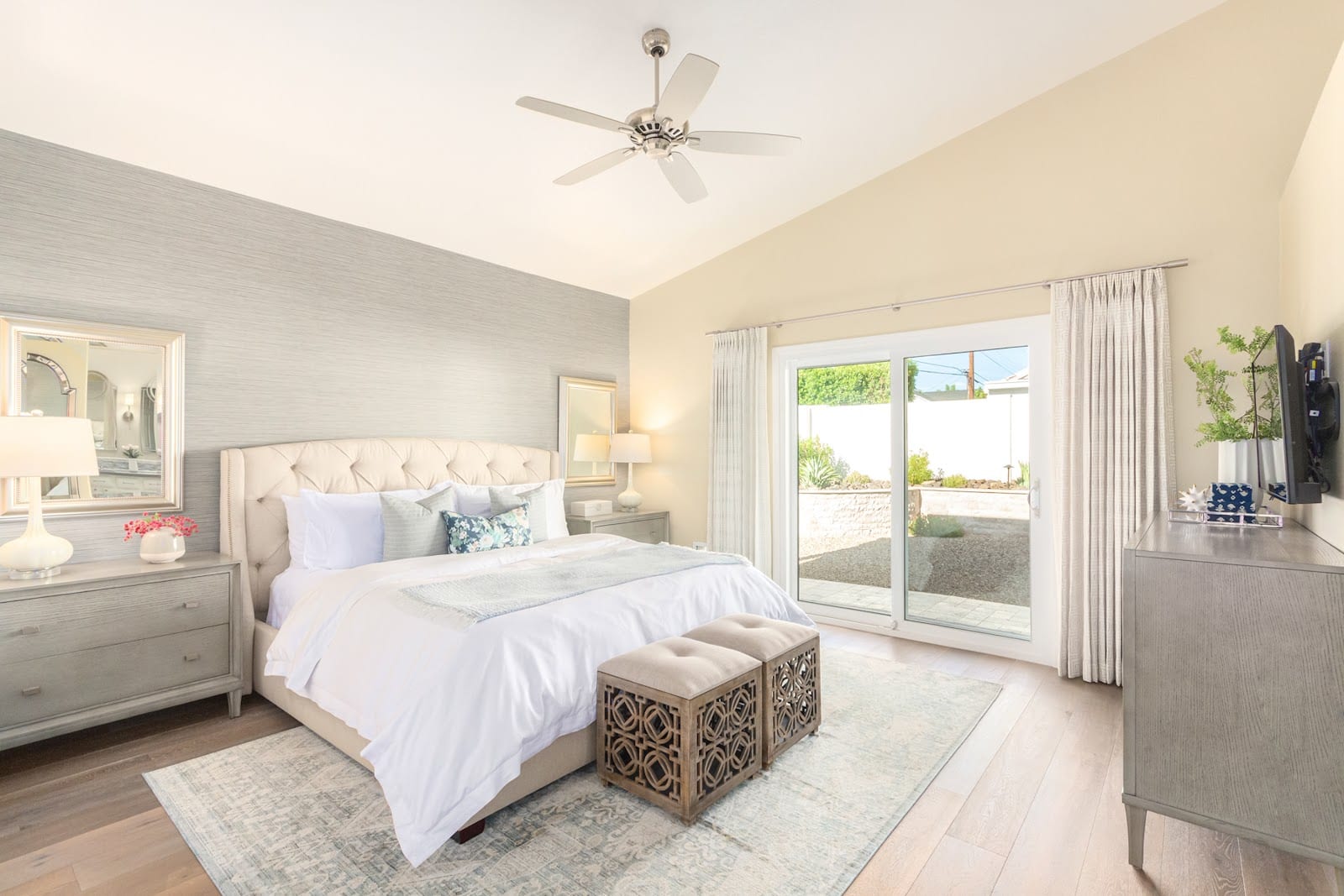 Aneezah Hawkins - Global Real Estate Advisor, Realtor, Russ Lyon Sotheby's International Realty, photo 3