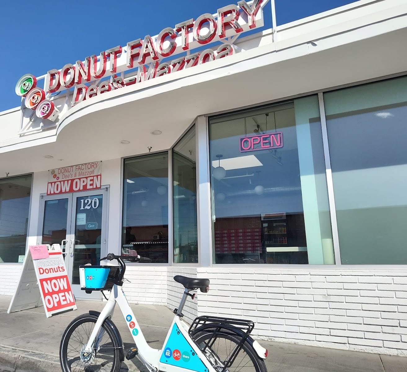 Donut Factory Dee's-Mazzoa