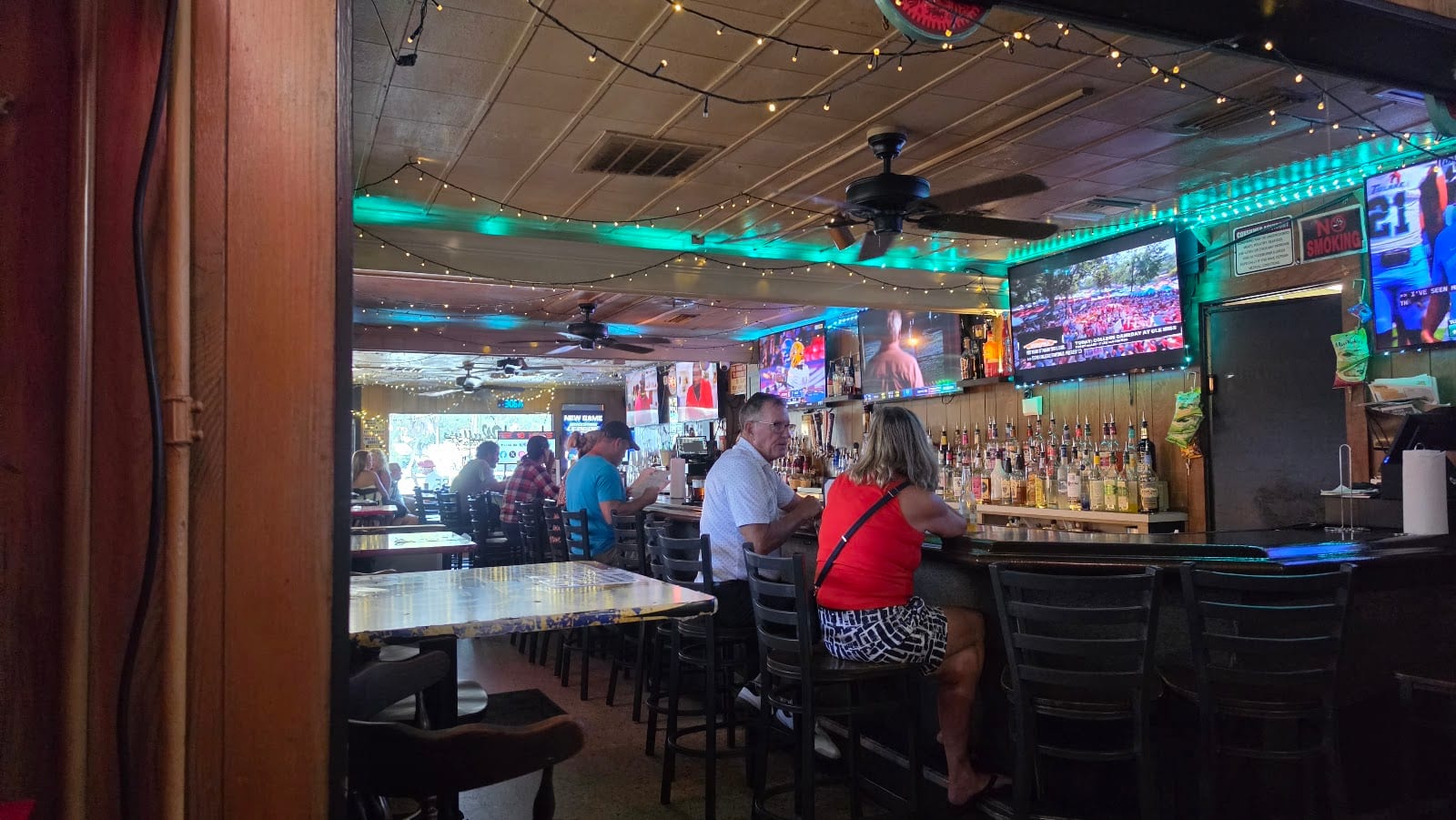 Wally's Pour House, photo 2