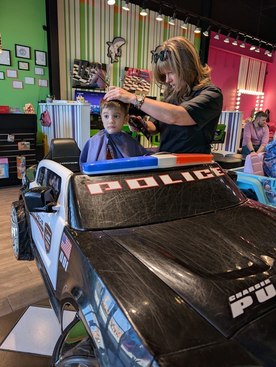 Sharkey's Cuts for Kids - Fort Wayne, photo 4