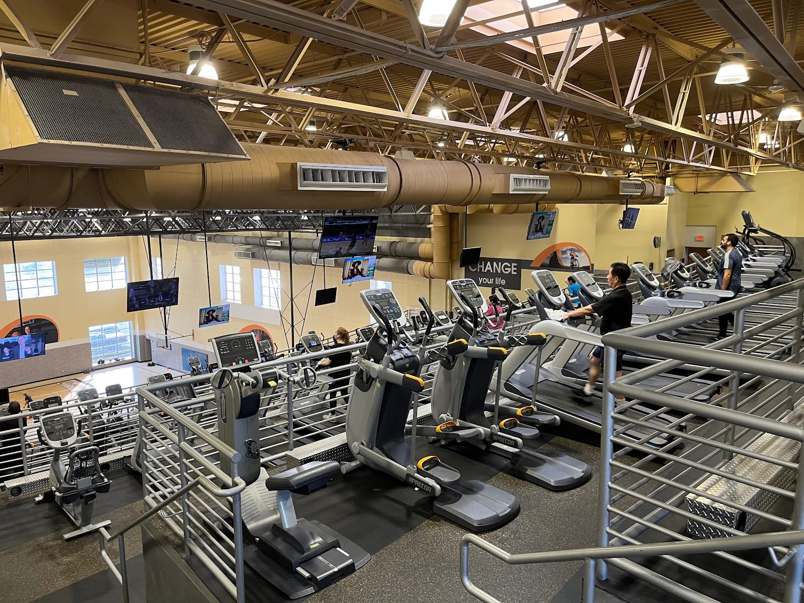 24 Hour Fitness, photo 2