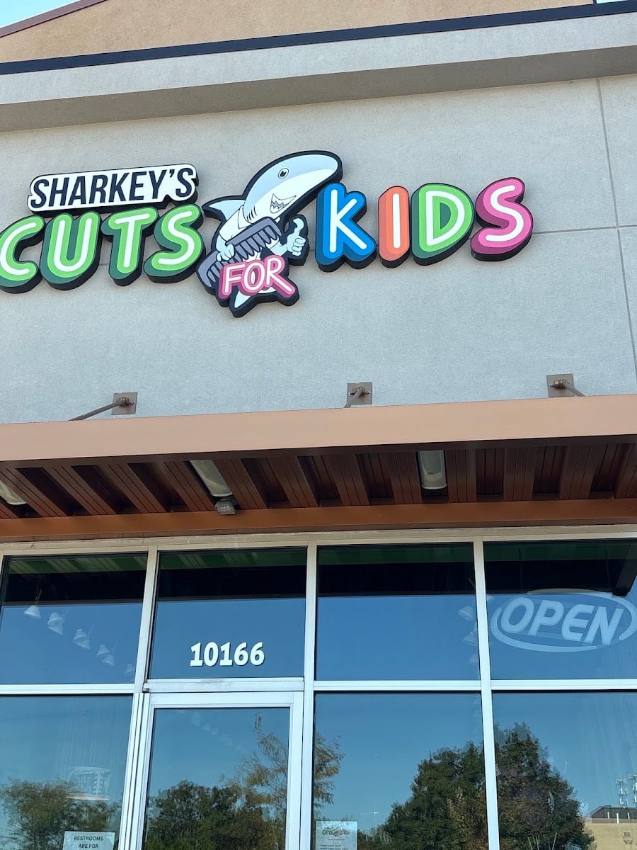 Sharkey's Cuts for Kids - Fort Wayne, photo 2