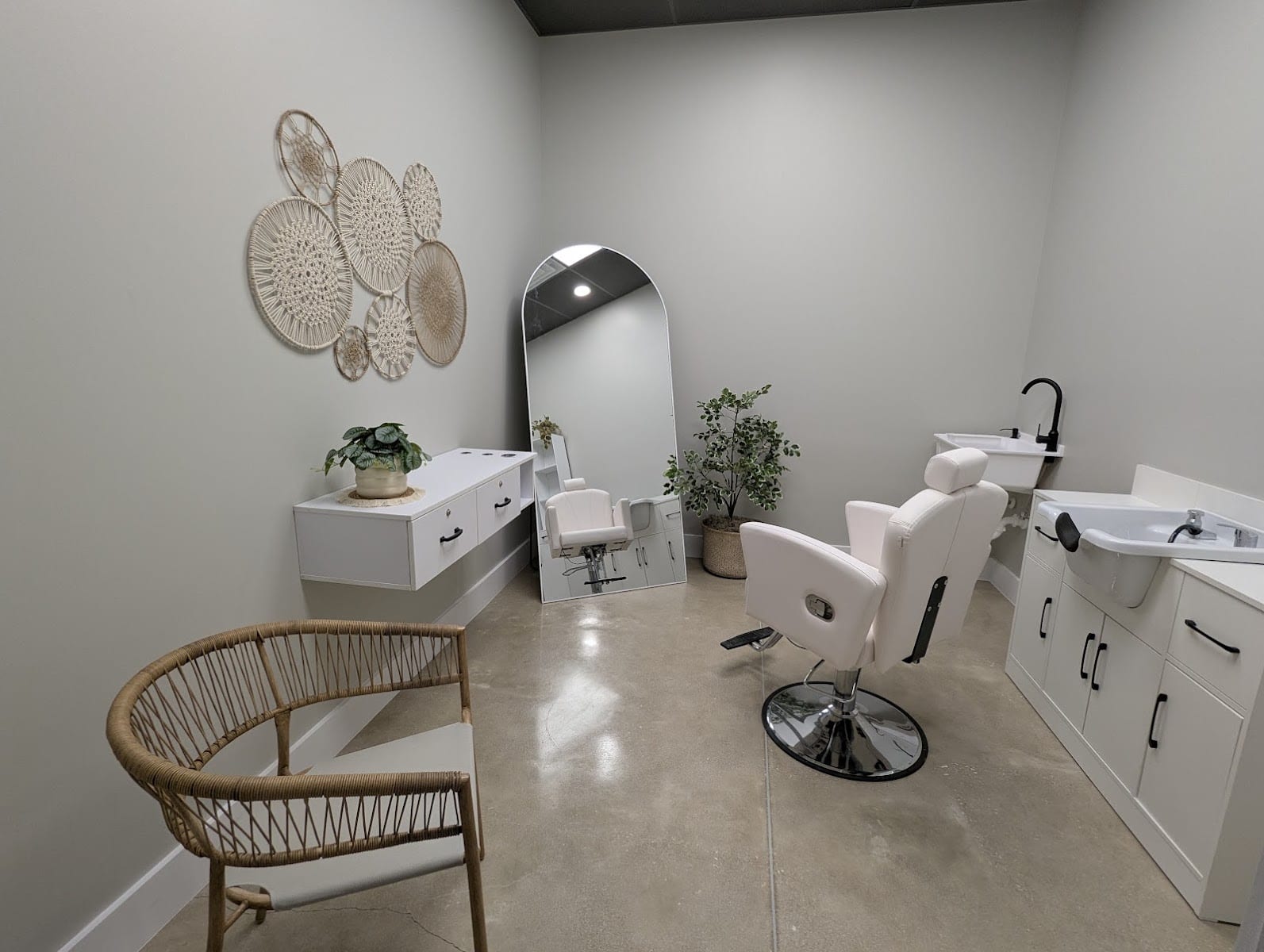Salons on Chisholm, photo 2