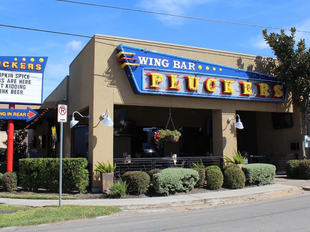 Pluckers Wing Bar, photo 2