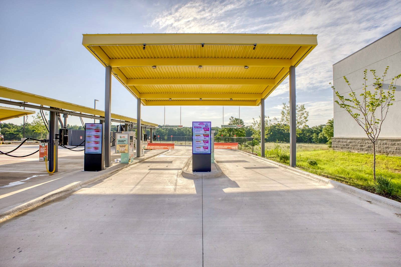 Suds Deluxe Car Wash, photo 2