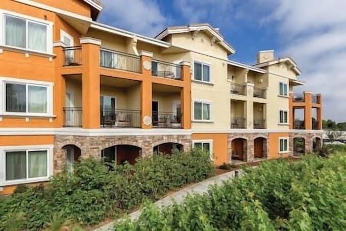 1 BR Close to wineries in Napa and Sonoma! A tasting cave, spa and sports bar.
