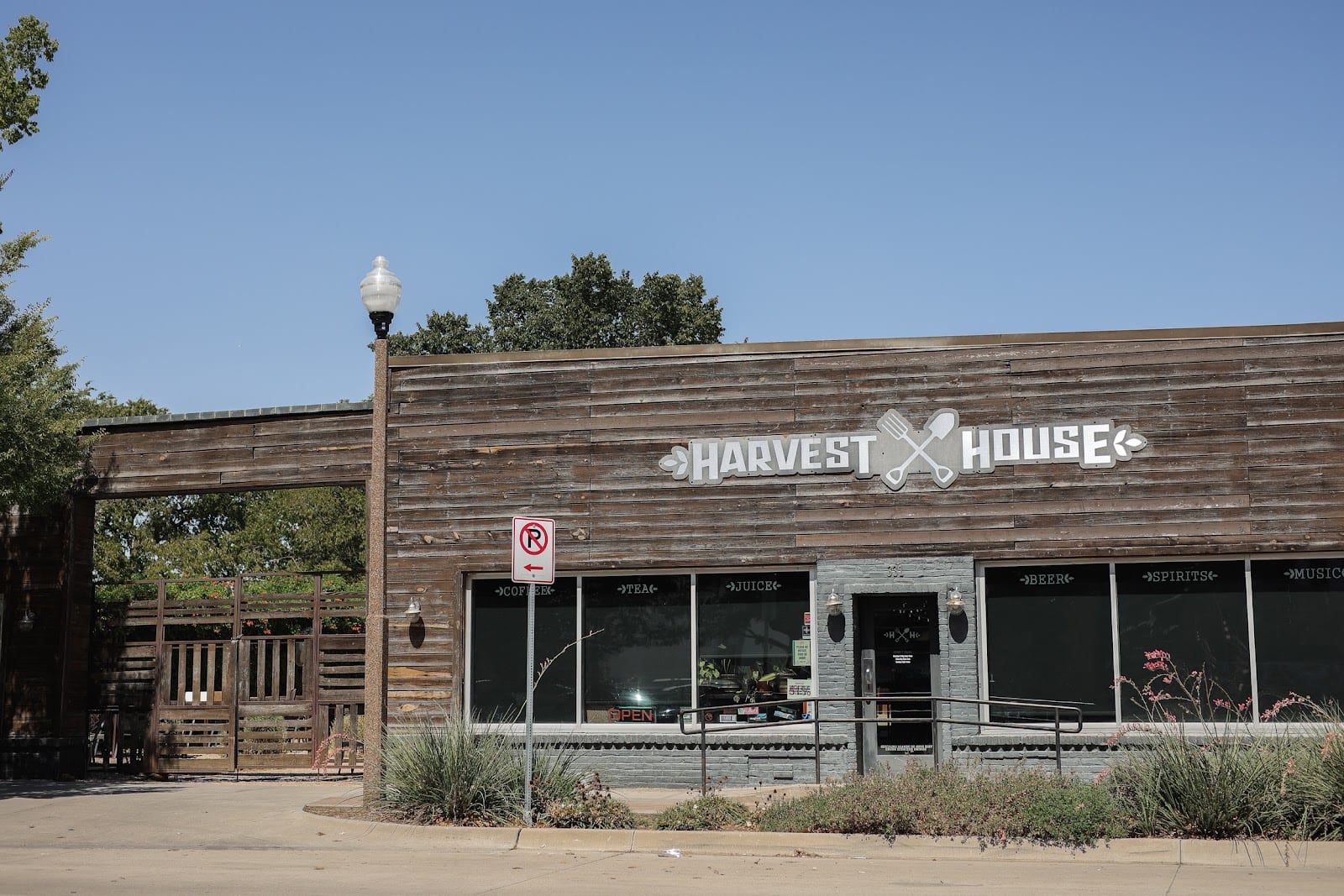 Harvest House, photo 2