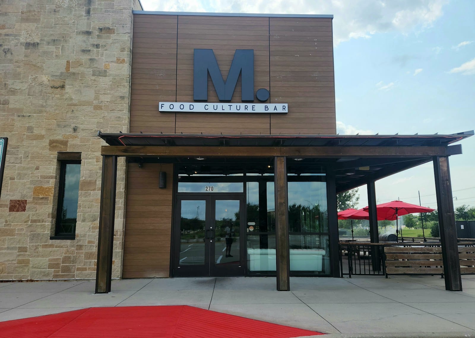 M. - Mulligan's, photo 4