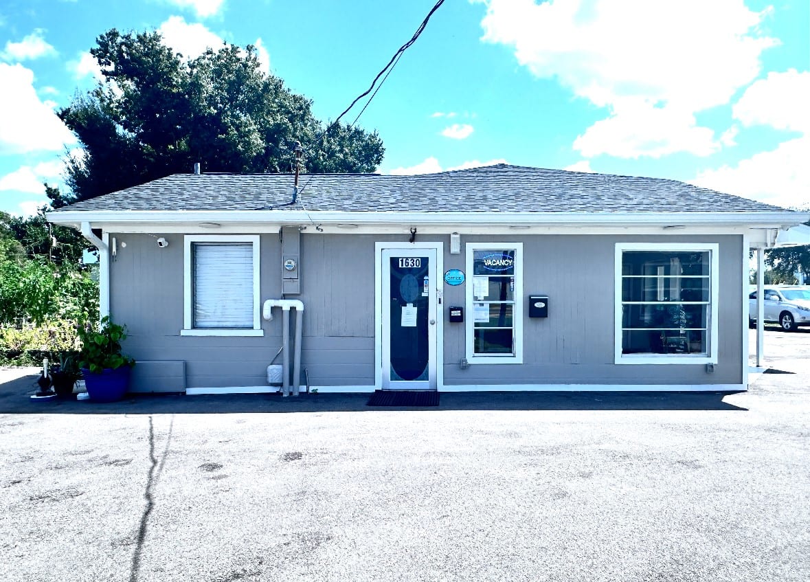 Englewood Bay Motel & Apartments