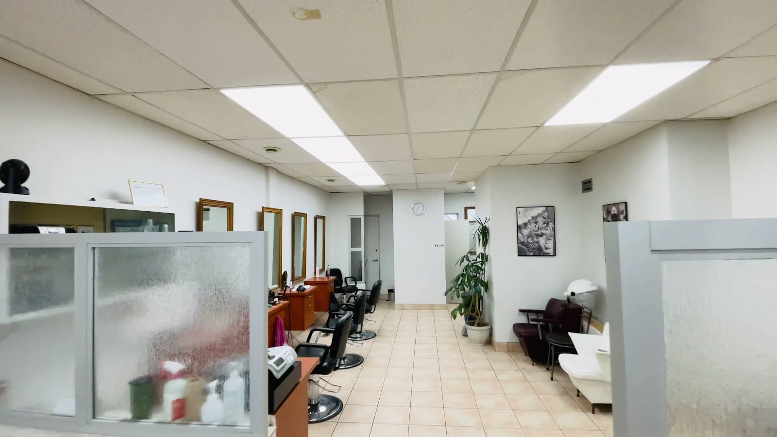 Woodview Barber Shop, photo 2