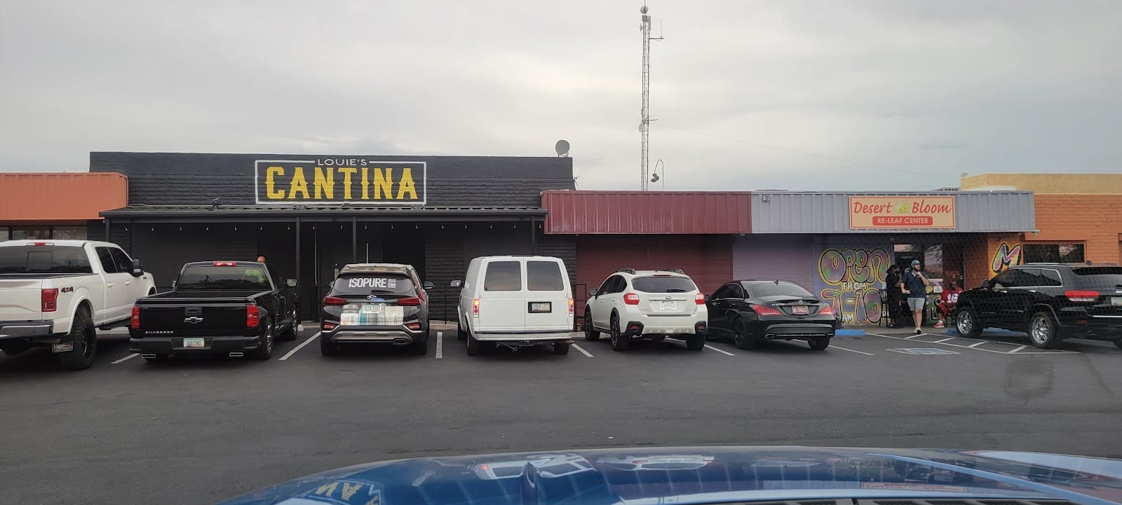 Louies Cantina