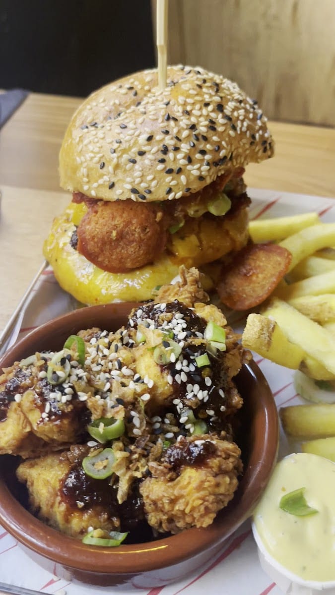Bun X at Micawbers, photo 3
