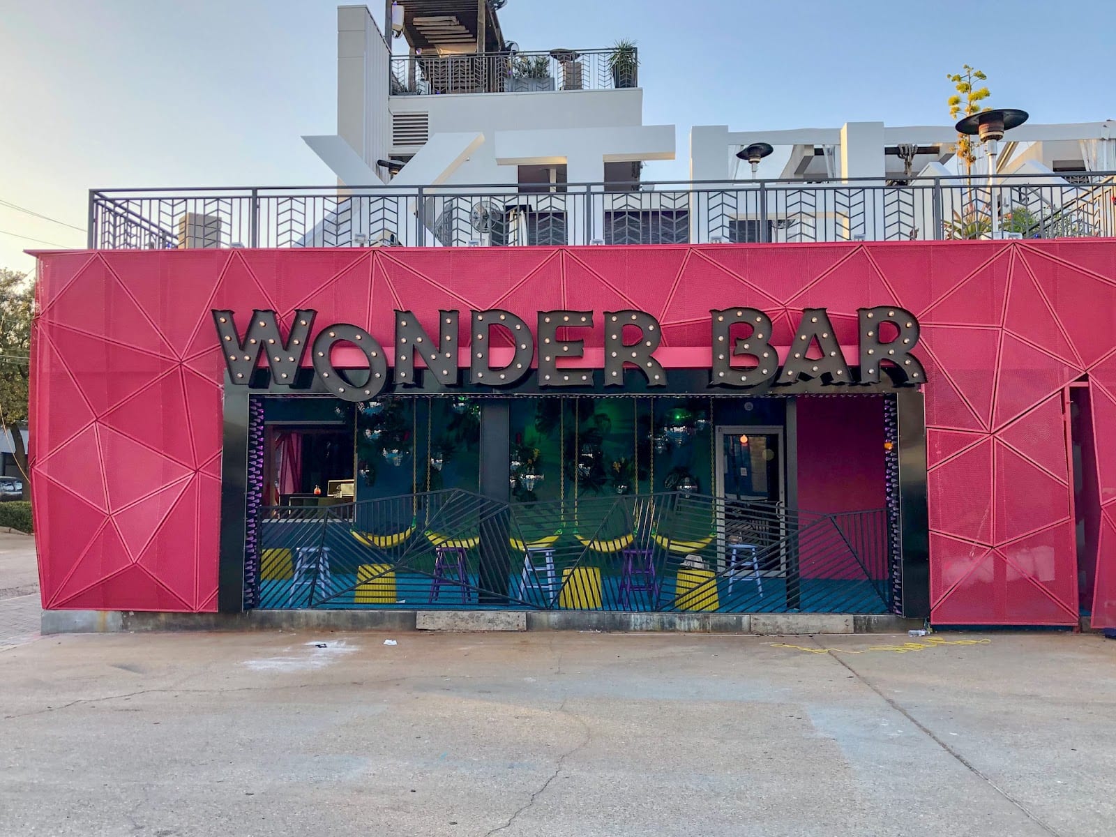 Wonder Bar, photo 2