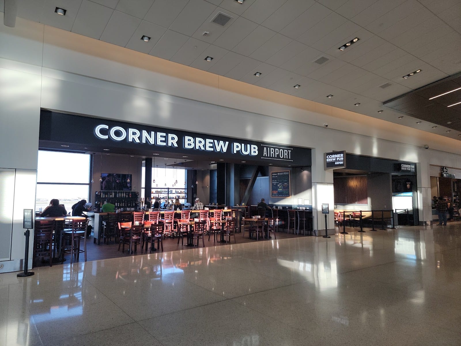 Squatters Brew Pub Airport Concourse B, photo 4